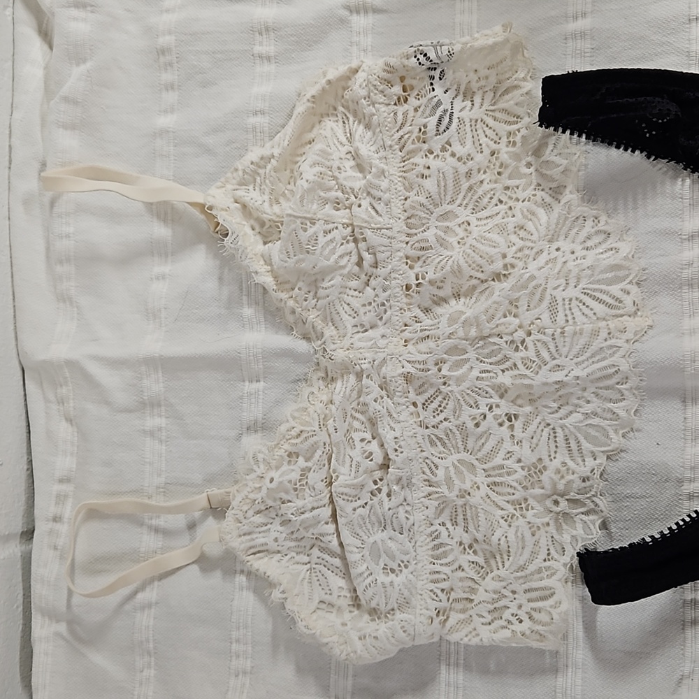 Aerie Beautiful Lace - 2 Stretchy bralettes - Black and Cream colors Floral lace - Picture 2 of 5